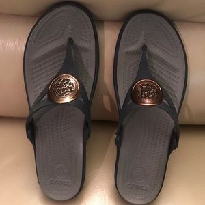 Crocs Navy Blue - size 9